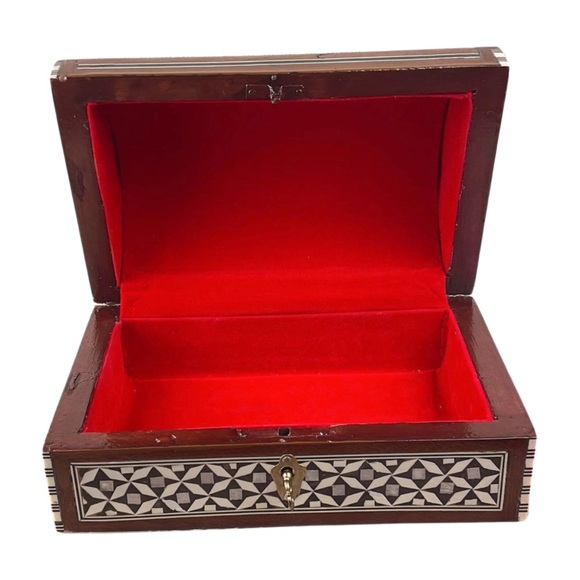 Egyptian Mother of Pearl Jewel Box with Lock and Key - Picture 14 of 15